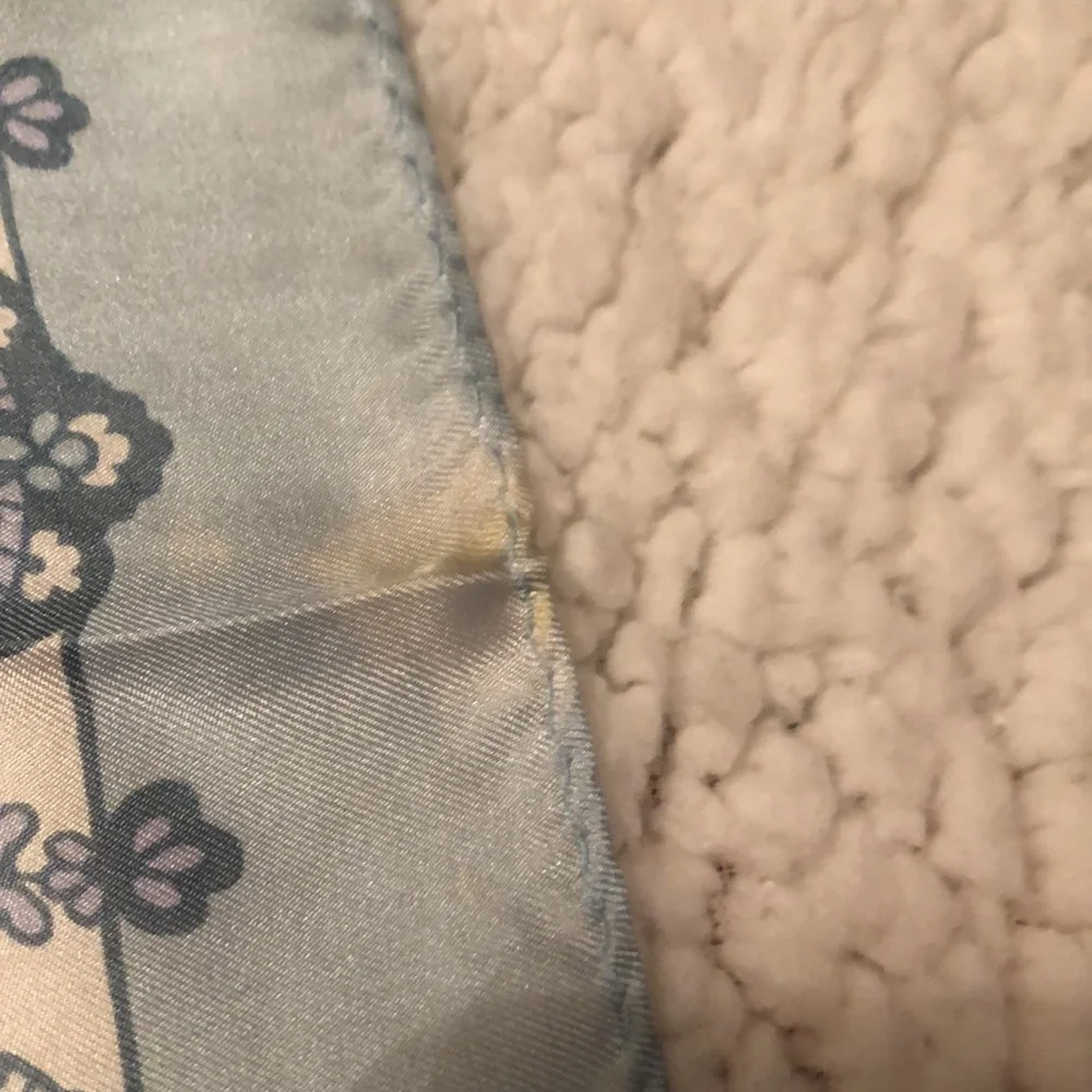 GLORIA VANDERBILT silk scarf